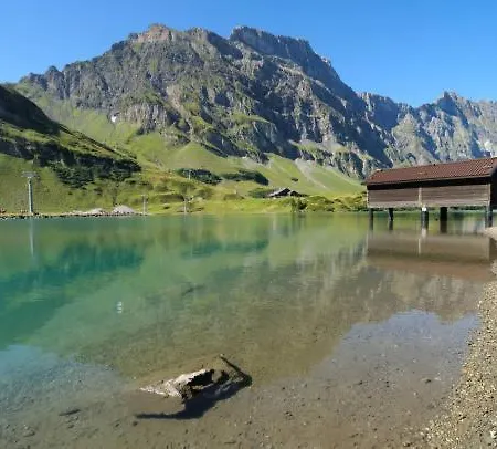 Mountain Retreat Near Titlis With Garden & Views דירה אנגלברג